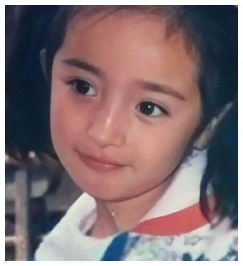 5岁小糯米照片被公开,看到真实颜值后,难怪杨幂这样不愿公开