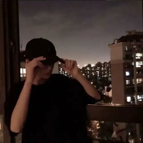 男生头像有人陪你