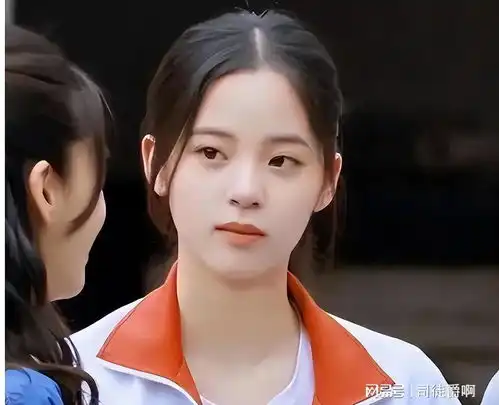 看正脸是绝世美女,侧脸却一马平川,这几位女明星美得太勉强