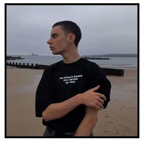 帅气复古时尚的欧美男生qq头像