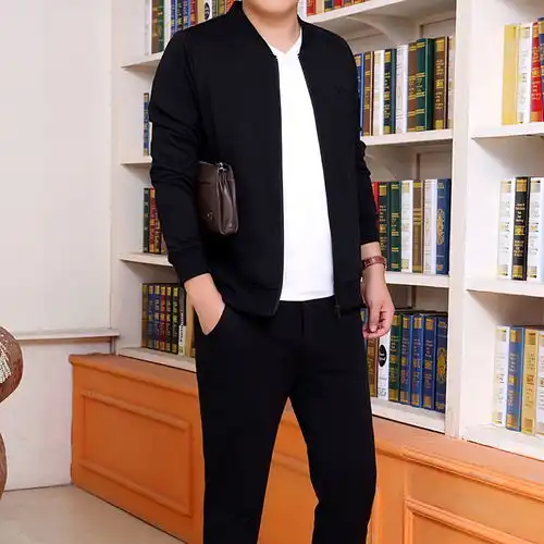 男人过50岁就别穿羽绒服了,新年流行这样男装,穿上年轻像30