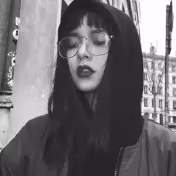 头像丨有时候疏远不是讨厌,而是太喜欢又很无奈