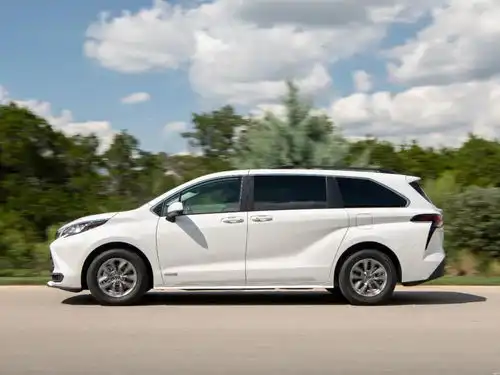 gl8的真正对手来了,广汽丰田国产版sienna定名赛那,下半年上市