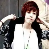 穿t恤的qq男生头像清爽夏日风格