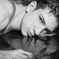 这是个情侣头像谁有那个男生头像,有的快发谢谢了