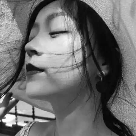 颓废一点的女生黑白头像,一场最美好的回忆