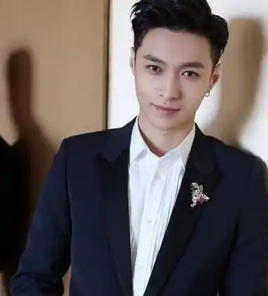 鹿晗穿西装,罗云熙穿西装,朱一龙穿西装,杨洋穿西装,不及他帅