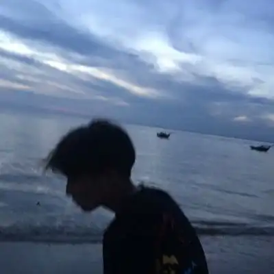 ins帅气阳光男生头像