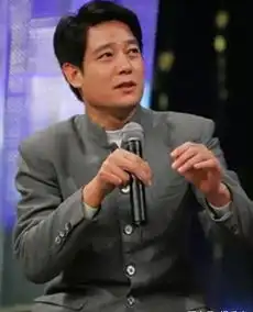 他14岁演戏跑龙套,38岁演窝囊男成名,如今女儿长相貌美不随他