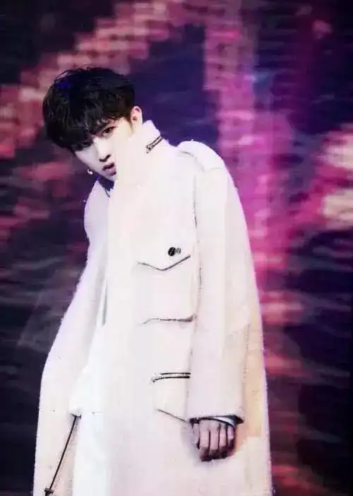 明星做的傻事小s当街解决内急,张翰耍帅失败上错车,他最尴尬