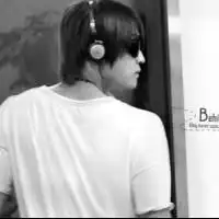 谁有戴耳机男生的qq头像要好看的