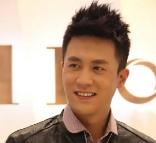 杜淳很帅气发型很出众,成熟男士的首选看完让老公也剪一个