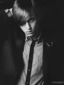 qq头像男生黑白,来一张好看的,有意境的