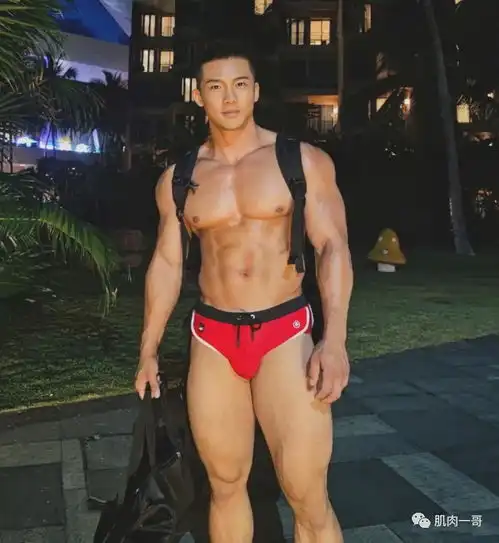 他是墨立方御用男模,大鼻子肌肉太可了