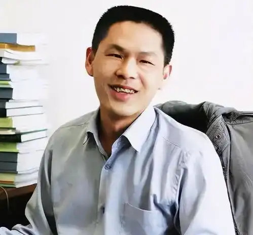 辽宁工人下岗蹬三轮,38岁成复旦大学博士生,国学知识比专家高深