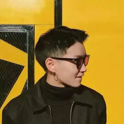 最潮霸气情侣头像一人一张社会人纹身或染发