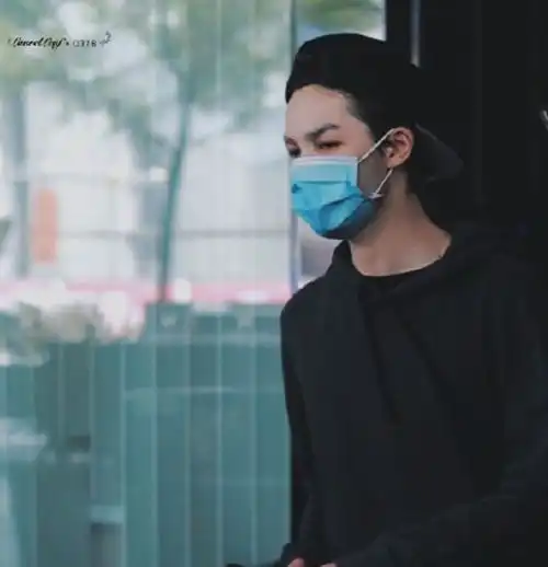 戴口罩复工敷面膜男星迷惑行为疑是模仿范冰冰网友太精致