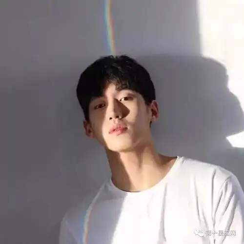 兜兜转转,最后还是会牵手初恋的星座男