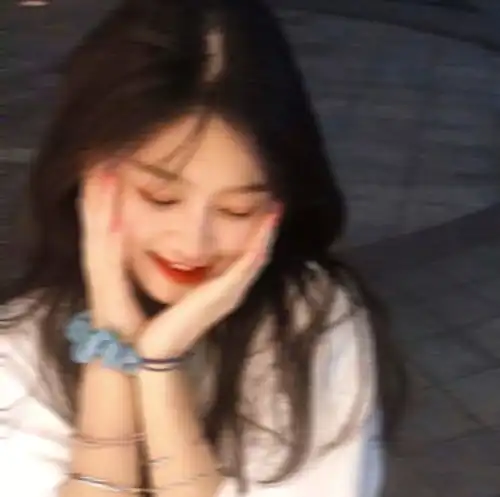 朦胧感女生头像慢慢来,谁不是翻山越岭的去爱