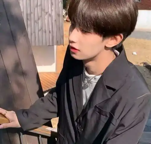 很养眼的真人男生头像