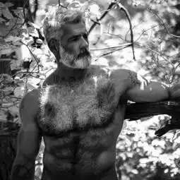 他60岁,有肌肉,有纹身,有颜值,完爆一切小鲜肉