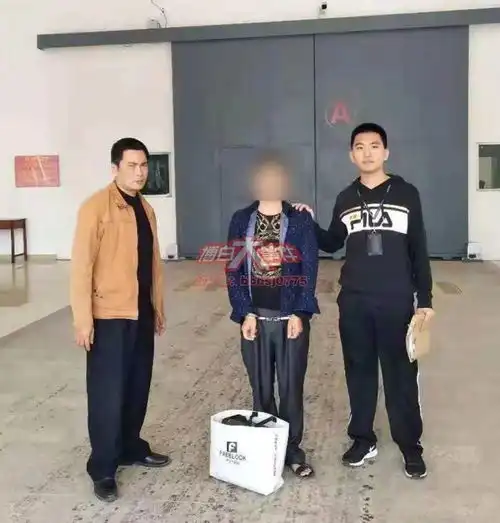 最新在博白公园路打老婆的男人被刑拘了