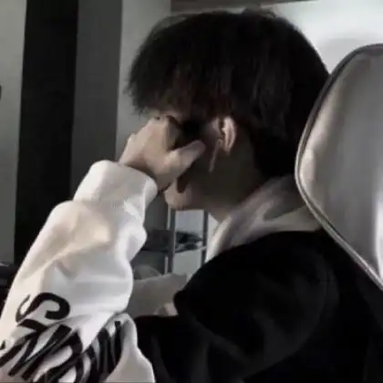 最新男头像关于你提起皆是遗憾