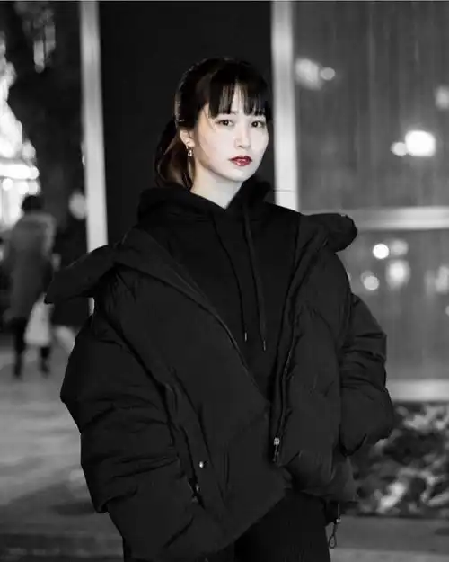 黑,是最纯粹的穿搭态度看3位日本女生如何诠释纯黑风格