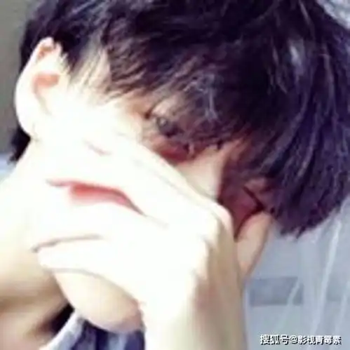 张柏芝意外曝光儿子社交账号,13岁lucas的头像神似谢霆锋