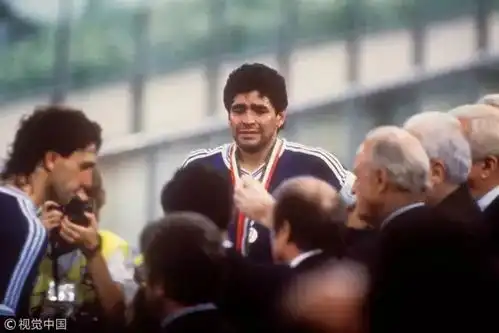 恋曲1990球王的眼泪在飞,三剑客留下王朝的背影