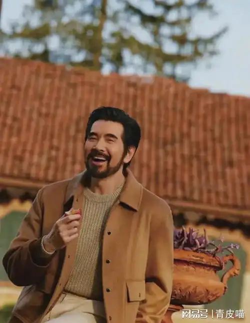费翔为拍新戏刮胡子,新形象别有风味,大家喜欢哪一种的费翔
