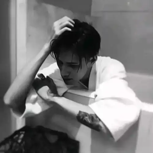 男生头像翘首以盼