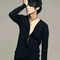 帮我弄一个和这个差不多的头像