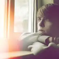 qq头像欧美范男生拆穿你那无所谓的谎言