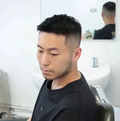 40岁男人别剪幼稚发型,这3款造型硬朗帅气,尽显熟男魅力