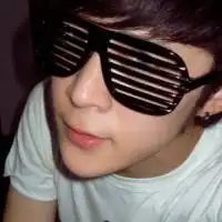 跪求戴眼镜男qq头像