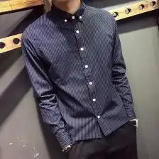 蓝白条纹西装男