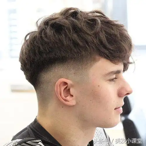 剪半截的型男发型,很有男人味