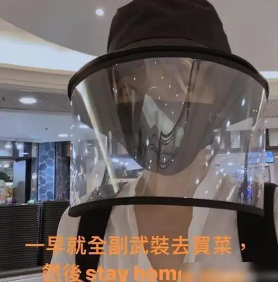 吴佩慈亲自上街买菜,戴面罩全副武装完全认不出,太接地气了