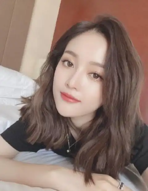 吴宣仪自曝练习生时期曾谈三年恋爱,为完成事业分手