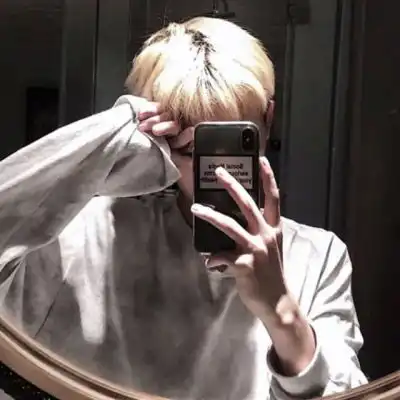 男生头像真人遮脸帅气步子迈太大就容易扯蛋