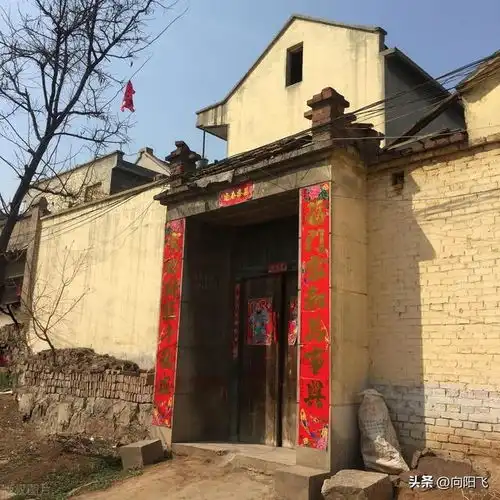 回河南农村老家发现了一个奇怪的现象,许多干建筑中年男人都退休