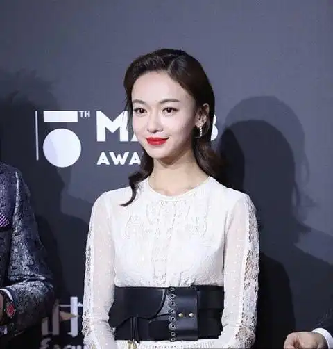 时尚先生红毯无修图又来了杨幂老气,杨洋短发造型气场一米八