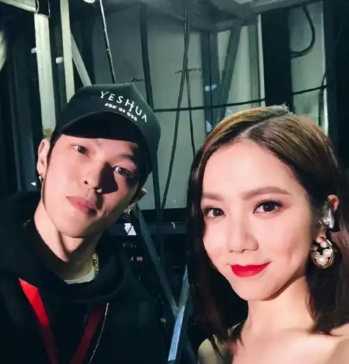 所以邓紫棋的男朋友到底是不是直男这瞅着应该是晚期了