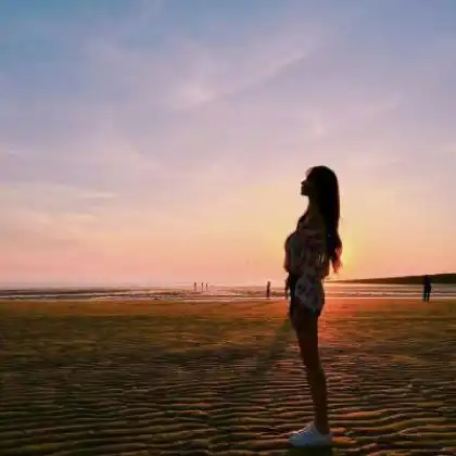 好看唯美意境最潮情侣头像两张,时光盗走了容颜和爱人