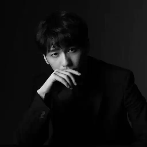 白宇换头像告别江阳我努力奔跑追上你