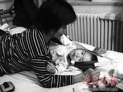 脊柱侧弯90度12岁前需要手术二十多次三岁男孩渴望挺直腰杆