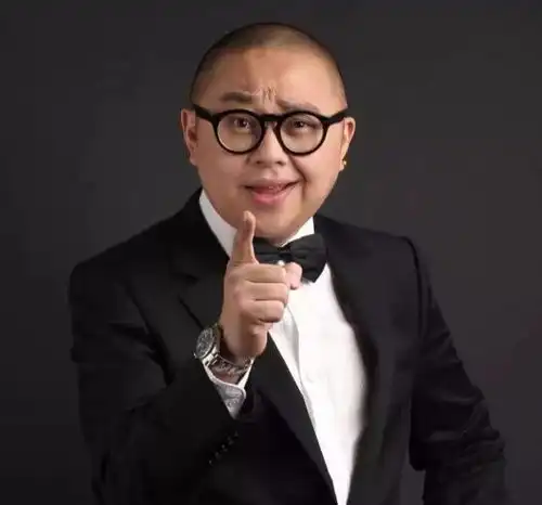 tvb最肥搞笑男星,光头又咸湿,曾喝醉狂咀梁烈唯