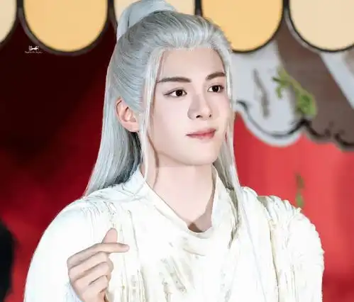 白鹿临江仙杀青照好美红衣霸气笑容甜,男主银发不输相柳