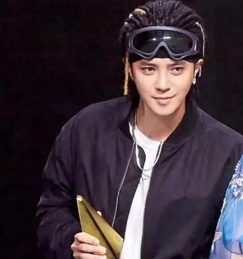 他天生残缺,没有四肢却婚内出轨5人,网友罗志祥的渣比不上他
